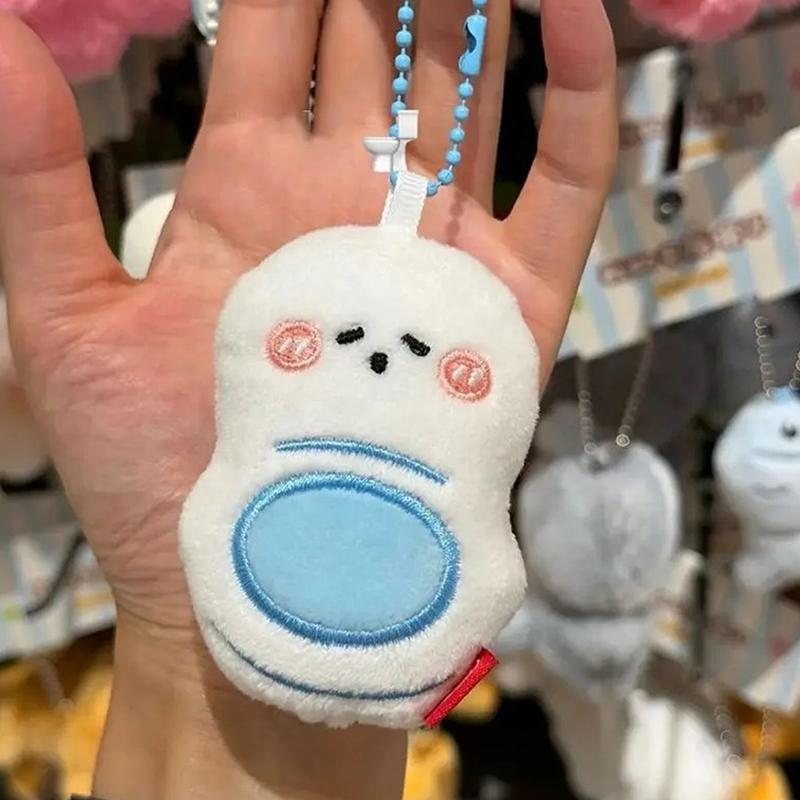 Seria de toalete amuzante Brelocuri umplute Design creativ Geantă mică de păpușă de pluș Brelocuri cu pandantiv pentru prieteni Cadouri Chei Accesorii