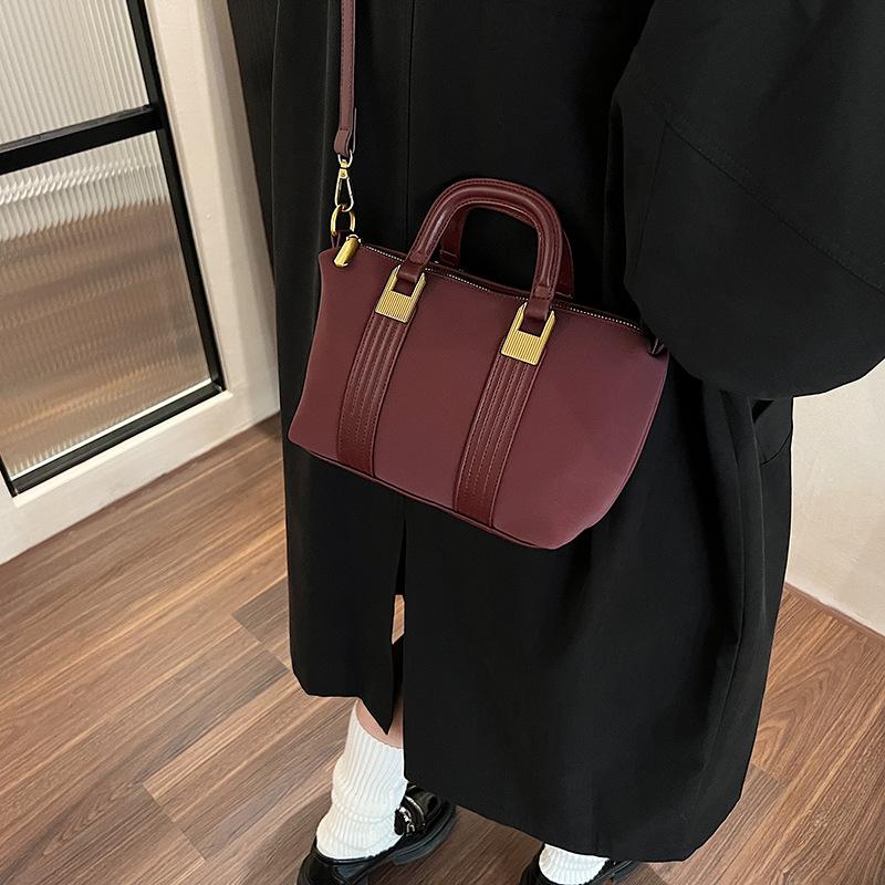 

Модная портативная сумка-тоут в стиле легкой роскоши, женская сумка, новая коллекция осень 2025, высококлассная универсальная сумка через плечо, трендовая сумка-мессенджер для通勤 22*10*15 бордовый