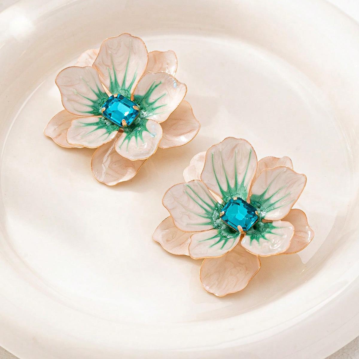 

Модные серьги-подвески для женщин зелёный