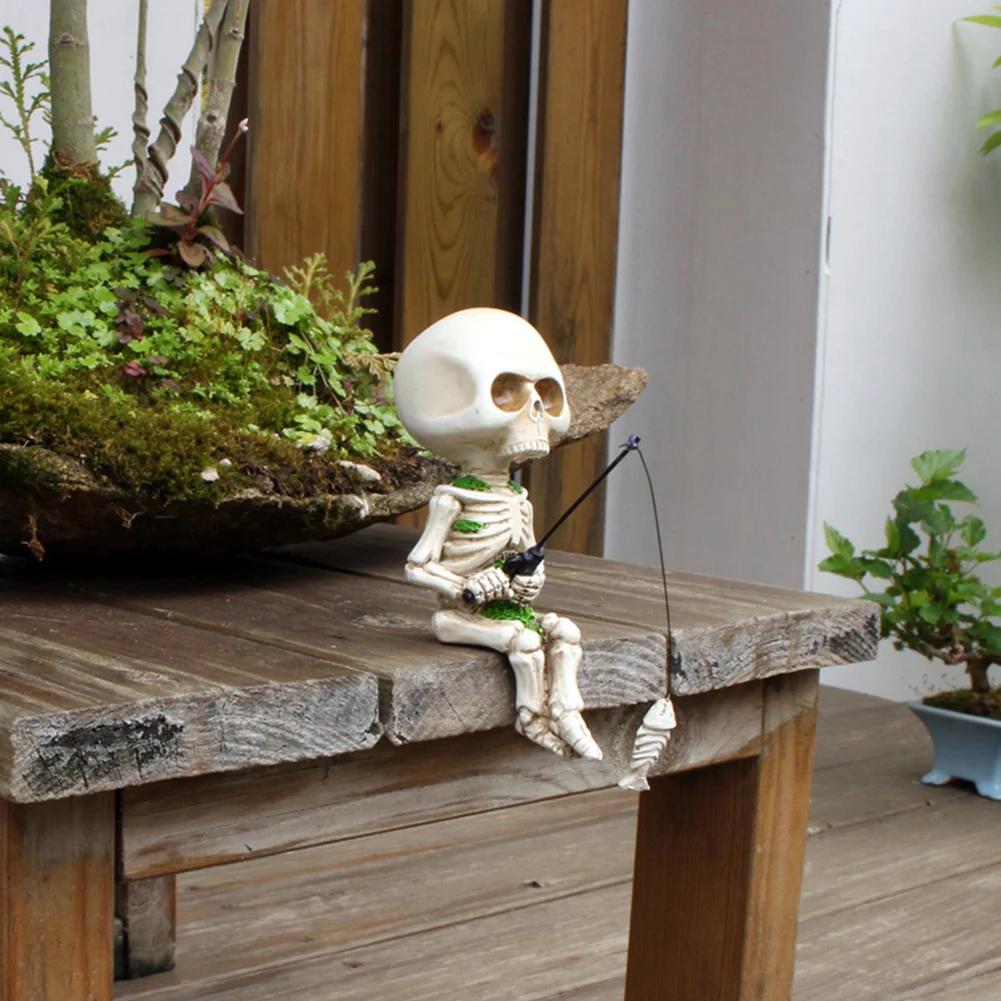 Resin Cute Skull Sculpture Halloween Decor Outdoor Garden Yard Lawn Pond Decorative Figurines Halloween Office Desk Accessories