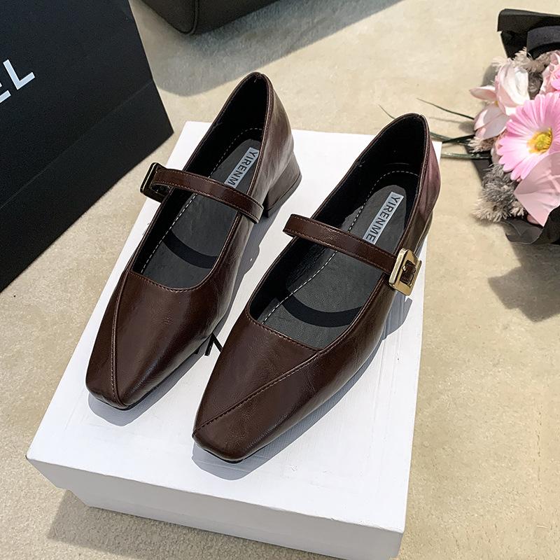 Temperament fashionable French retro word with thick heel shallow mouth Mary Jane shoes women's skirt small leather shoes square head single shoes