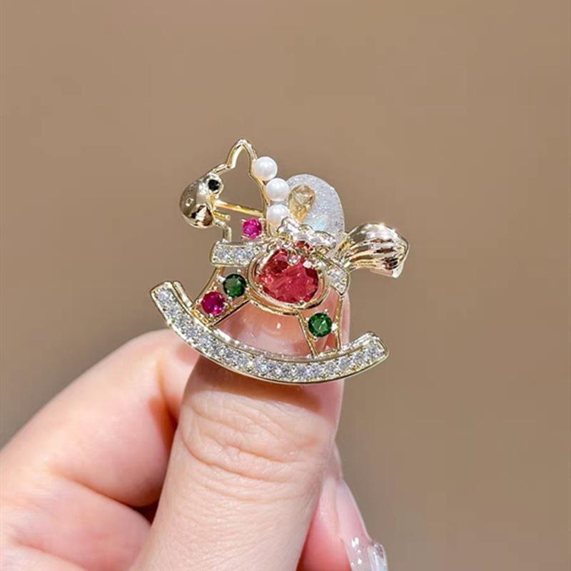 Chinese-Style Colorful Lucky Bag Pony Brooch Exquisite Zodiac Horse Pin Women Temperament Suit Lapel Corsage Clothing Accessory
