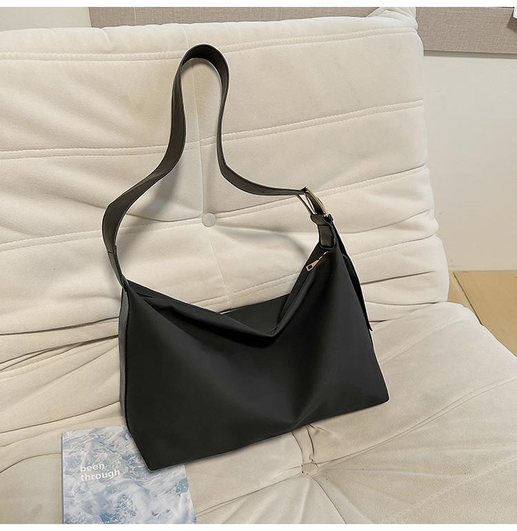 Универсальная плечевая сумка Myllard из ретро замши Осень/Зима 2025