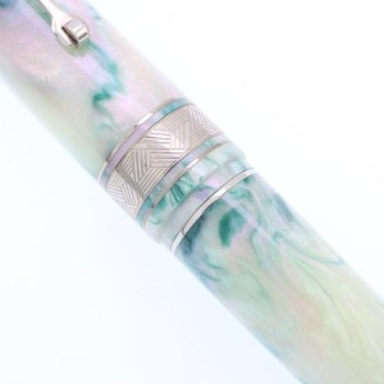 Used Leonardo Momento Zero Grande Fountain Pen | Mother of Pearl Finish | Rhodium Trim | 14K Gold Extra Fine Nib (EF) 