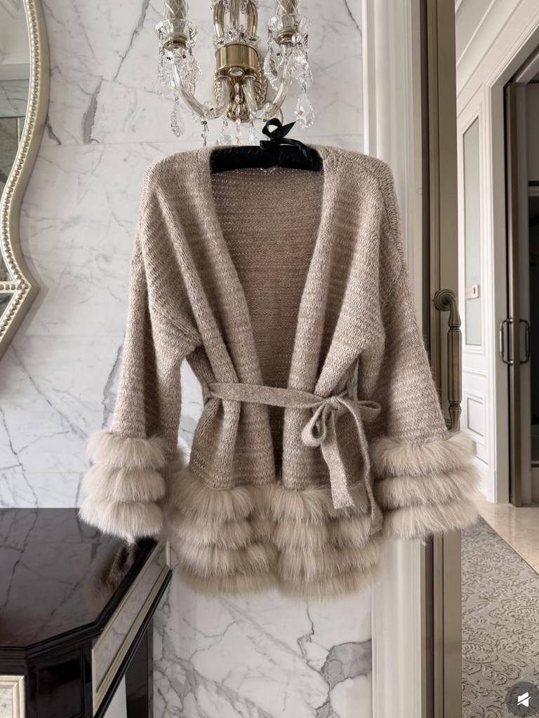 Lazy & Charming Women's V-neck Knitted Cardigan with Fox Fur - 2025 Autumn/Winter Collection