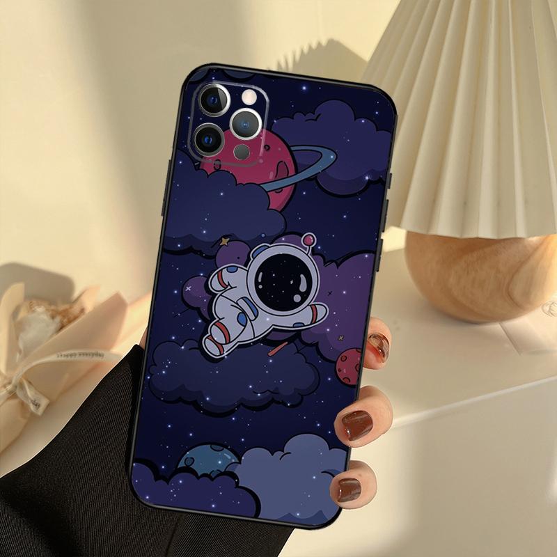 

Чехол для телефона с астронавтом и космическим кораблем для iPhone 14 16 15 11 12 13 17 Pro Max 13 mini 15 16 Plus 16e 17 Air Cover Funda iPhone 14 Plus