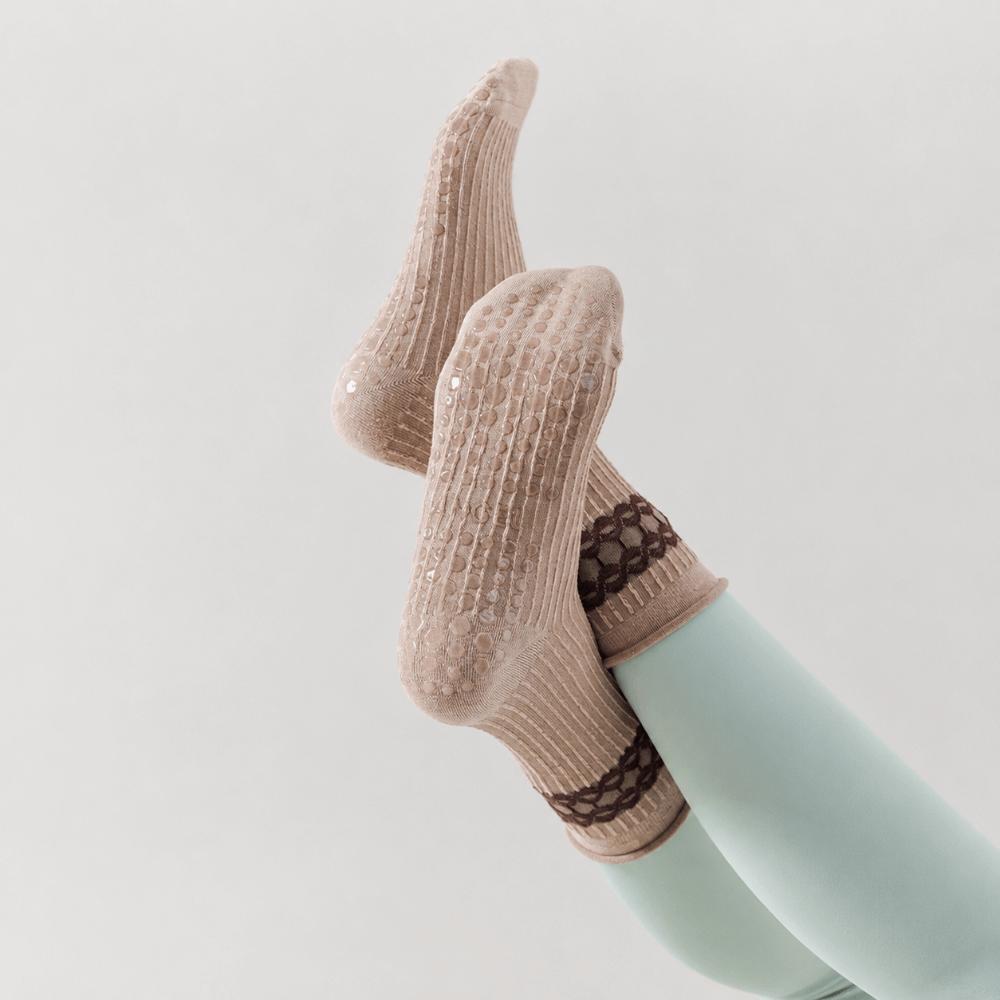 Breathable Pilates Socks for Women Non-Slip Mid Tube Socks Fashion Yoga Socks for Yoga Dance