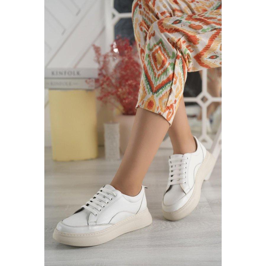 

Женские кроссовки из натуральной кожи