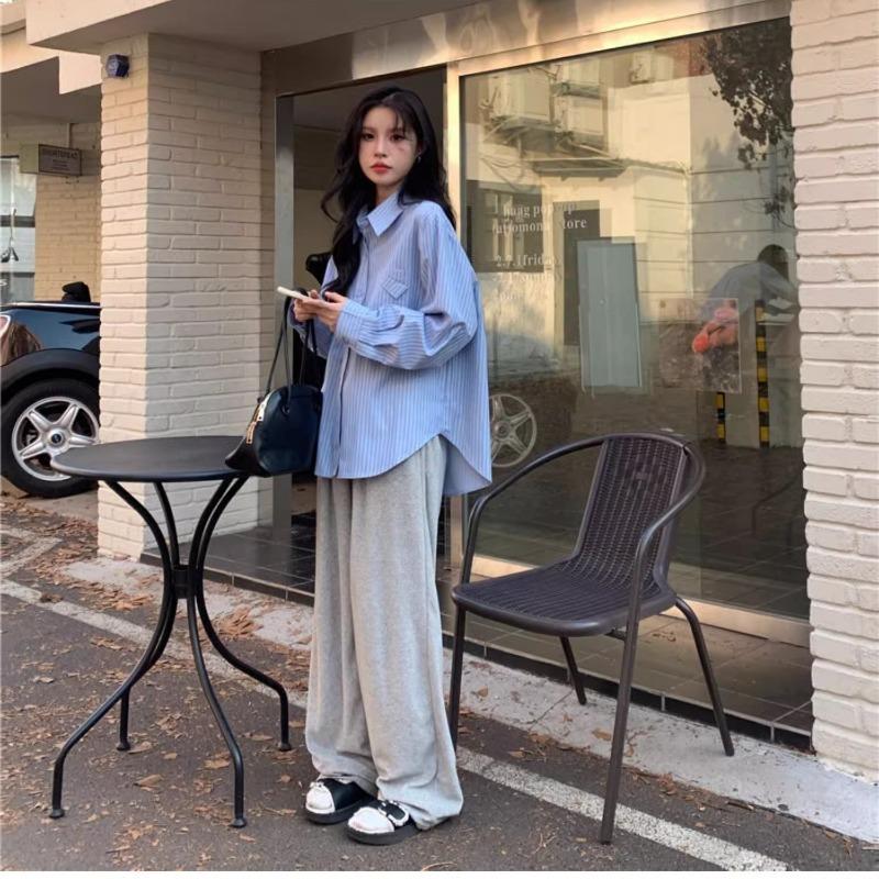 Camisa Listrada Azul de Manga Comprida Feminina Abotoamento Simples Minimalista Bolso Blusa Azul Estilo Coreano Lapela Moda Top Feminino