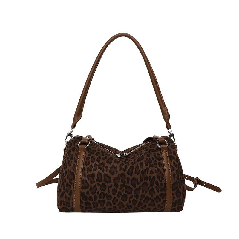 Versatile Single-shoulder Bag with Large Capacity, Retro Commuter Crossbody Bag