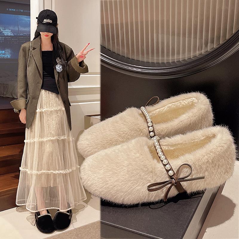 Lamb wool shoes women's outer wear 2025 autumn and winter new bow pearl pregnant women bean shoes one foot cotton ladyshoes