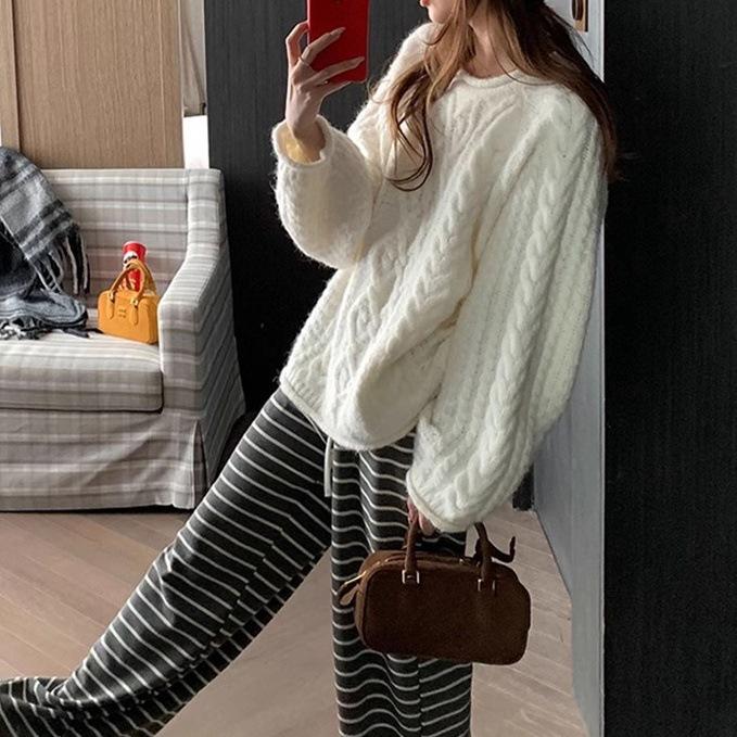 YUNSHU Retro Twisted Round-Neck Pullover Sweater for Women - Soft, Thick, Loose-Fit Knitted Top for Autumn and Winter
