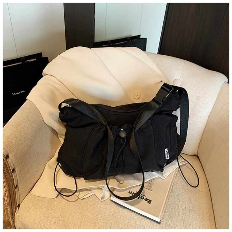Nylon cloth large capacity tote bag women's new versatile pleated commuter shoulder messenger bag spring