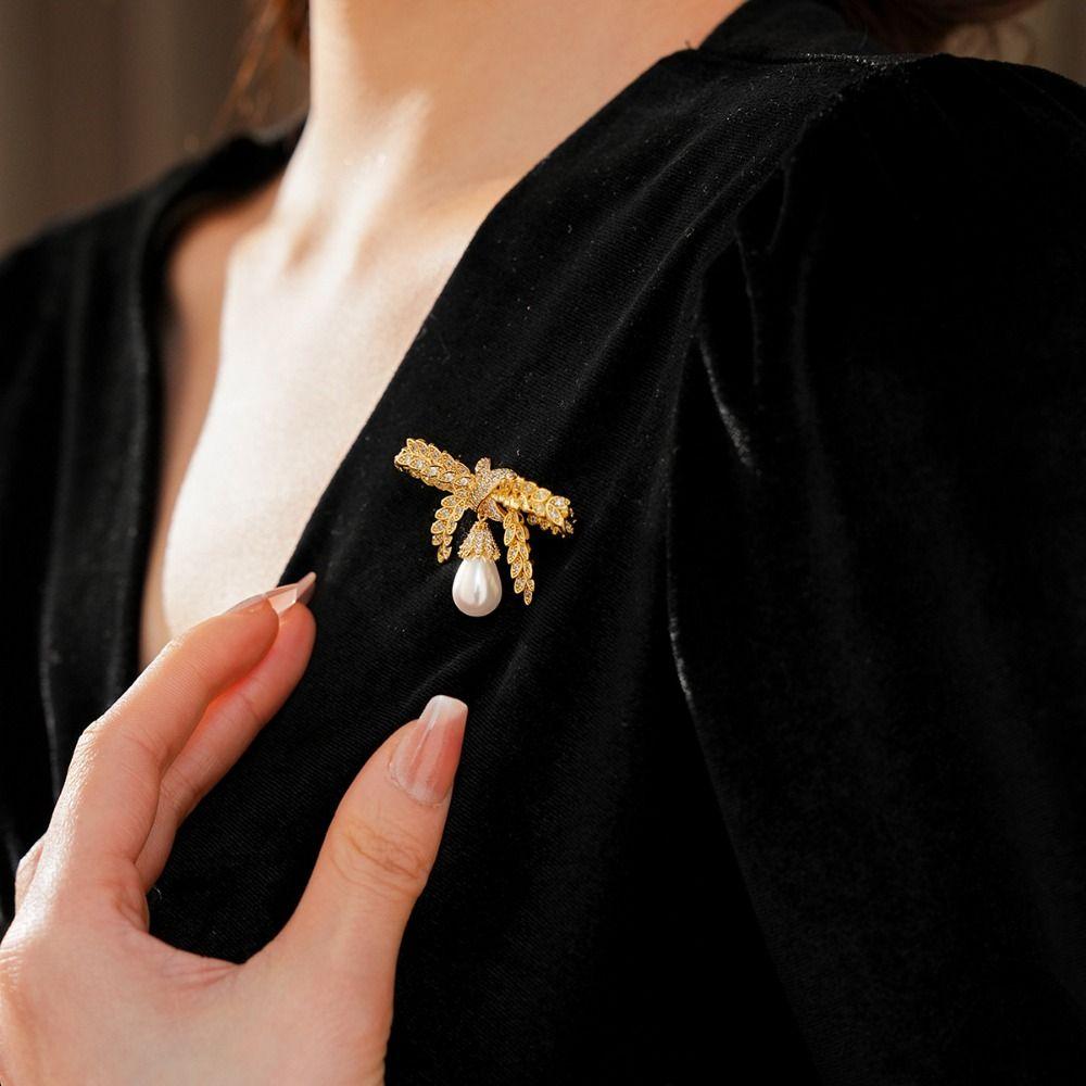 Korean Style Rhinestone Butterfly Brooch Badge Rhinestone Brooch Personality Suit Collar Pin Daily