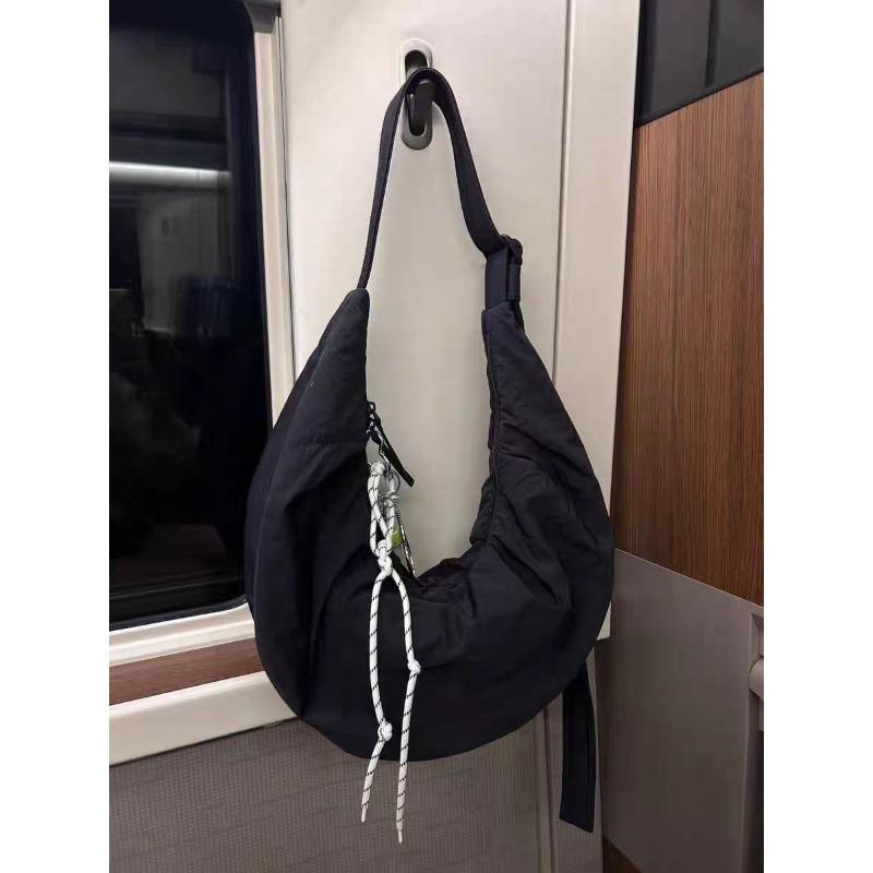 Korean version niche design lazy style large-capacity croissant bag ultra-light soft messenger bag gender-free trendy shoulder bag