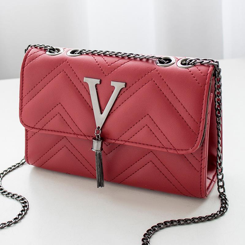 

2024 весна и лето мода простая вышитая цепочка сумка через плечо универсальная трендовая сумка-мессенджер для мобильного телефона женская сумка с бахромой и буквами