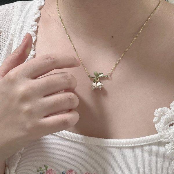 Romantic Fairycore Green Crystal Beaded Lariat Necklace for Women White Lily Pendants Versatile Choker Accessories Jewelry Gift