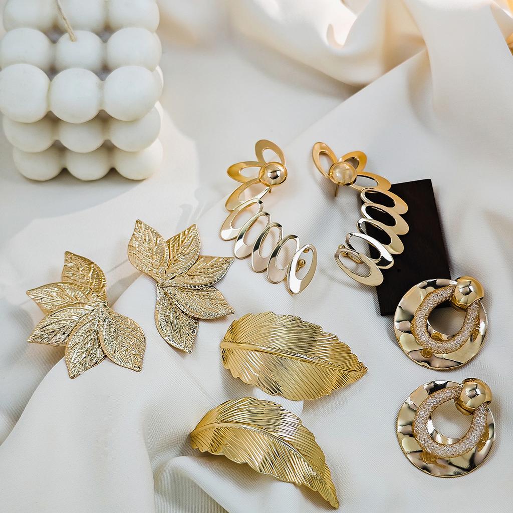 Gold Color Exaggerated Vintage Style Earrings Made of Metal Delicate Textured Leaf Geometric Irregular Earring Women Y2k Zircon