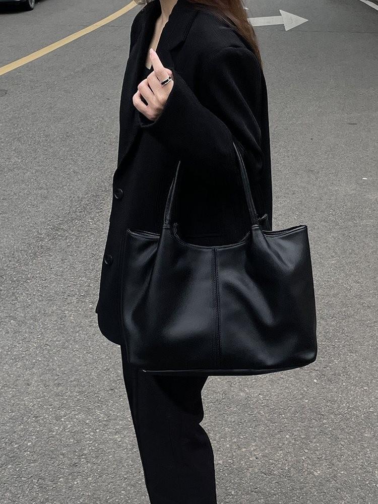 Trendy Large Capacity Tote Bag In Stylish Casual Design For Everyday Commuting Use