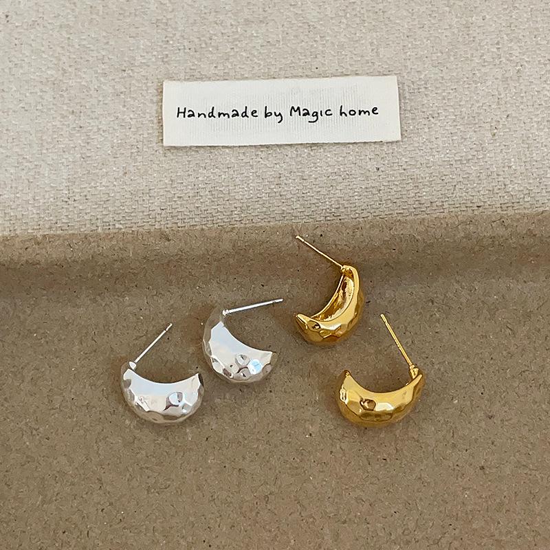 Exquisite High-End Textured Bean Metal Stud Earrings for Women: Versatile & Fashionable Accessories