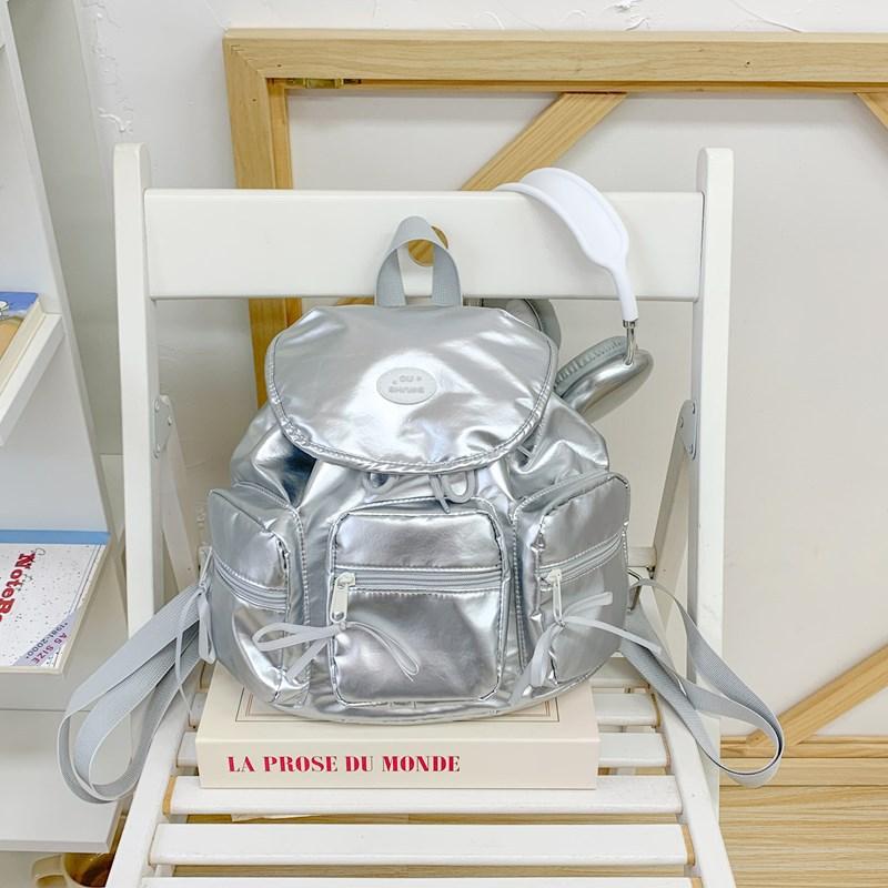

Маленький школьный рюкзак для девочек, нишевый для прогулок с высоким чувством стиля, мини-рюкзак, легкий повседневный рюкзак для учебы серебряный
