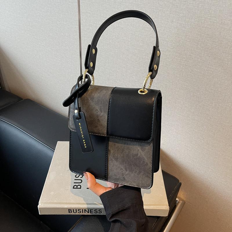 Popular niche design splicing portable small square bag new fashionable contrasting color shoulder messenger bag