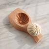 Küchenhelfer für Teigtaschen Holzbrötchenform mit Griff, Manuelles Baozi-Pressform, Backzubehör Einfache DIY Ravioli Teigpresse