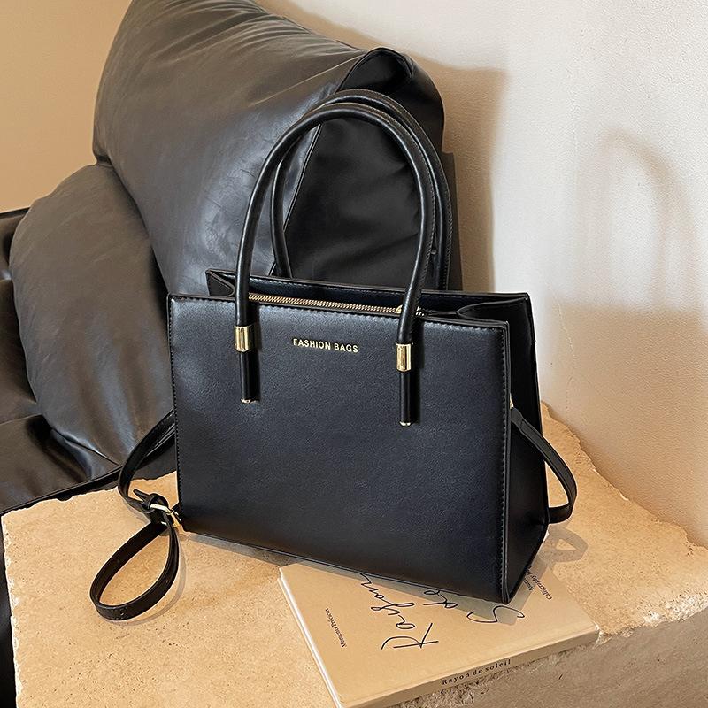 Red bridal wedding bag women's 2026 new feeling handbag women's wedding large-capacity wedding bag mother bag