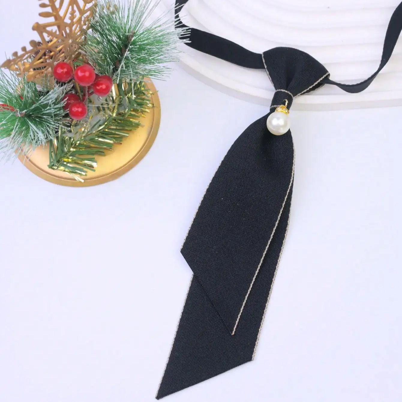 

A handmade pearl-embellished lady s elegant and casual bow tie, a neck accessory suitable for the collars of shirts and suits, a чорний