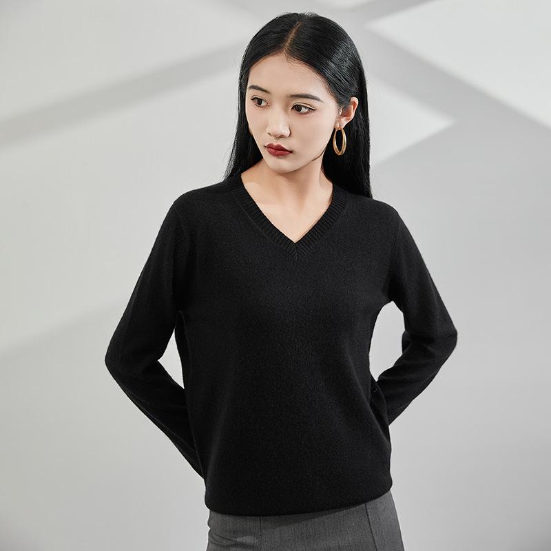 2025 Autumn/Winter Women's V-neck Slimming Cashmere Sweater - Versatile Solid Knit Base Layer