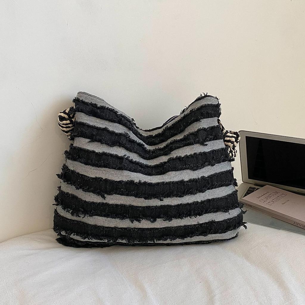 Spring Casual Fashion Multi-purpose Shoulder Bag with Large Capacity and Versatile Tote Bag