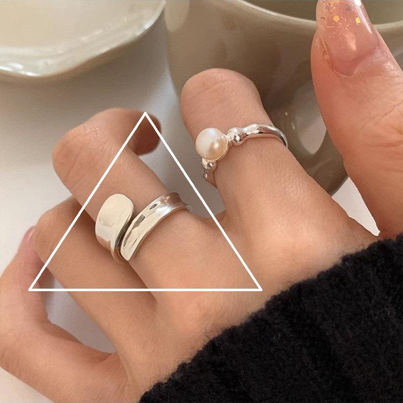 Dongdaemuns minimalistiske vridningsring og zirkonarmbåndssett for kvinner