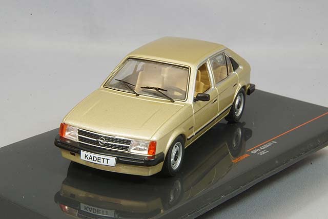 

IXO IXOMODEL Oper Cadet D 81 Metallic Beige CLC394N 5-door 1/43
