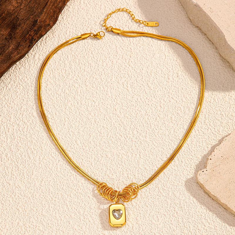 Diamond Inlaid Heart Pendant Titanium Steel Necklace Premium Sweater Chain Tarnish Free 18K Gold Clavicle Chain Jewelry