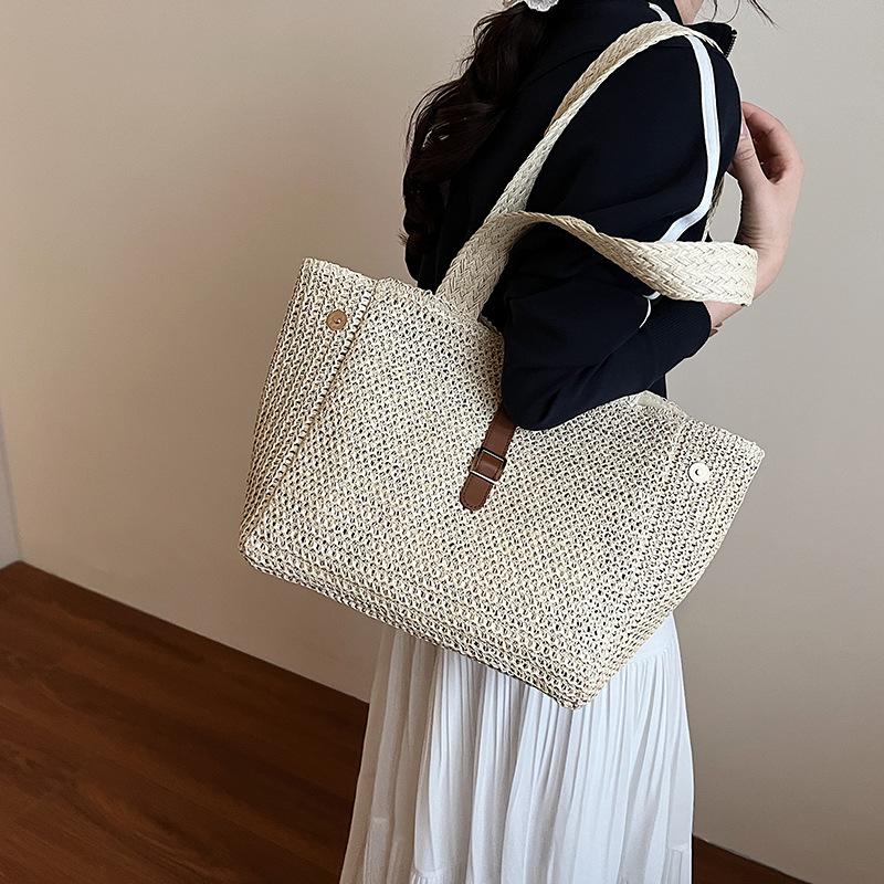 Summer large-capacity women's new commuter shoulder bag seaside beach woven tote straw bag