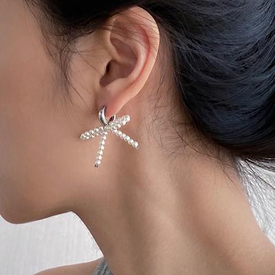 Orecchini a forma di fiocco di perle da ragazza, eleganti, dolci e delicati, con personalità squisita.