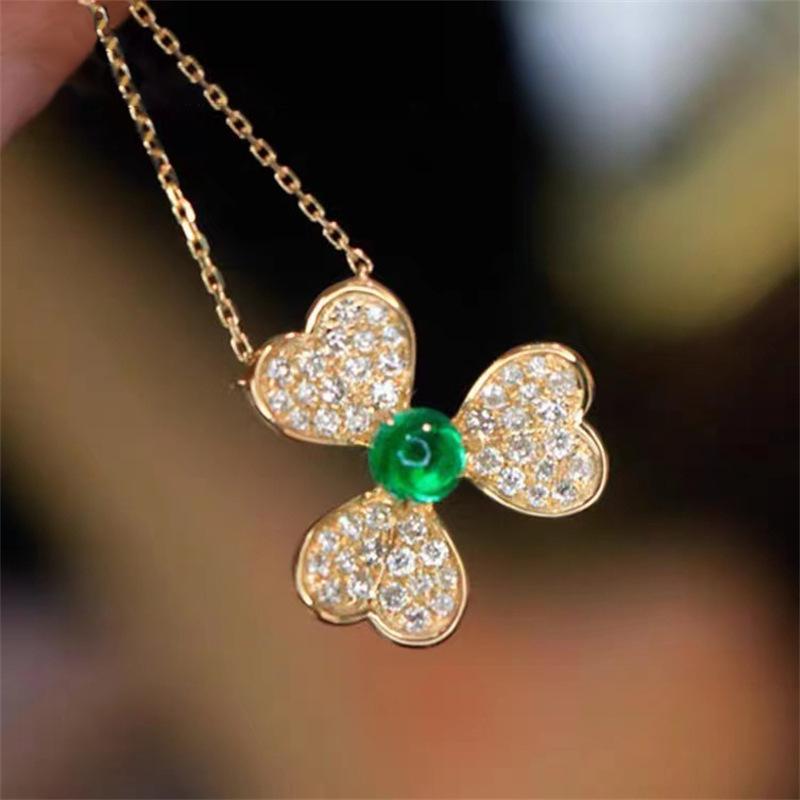 Four-Leaf Clover Diamond Necklace for Women – Elegant, Trendy Design, Perfect Gift