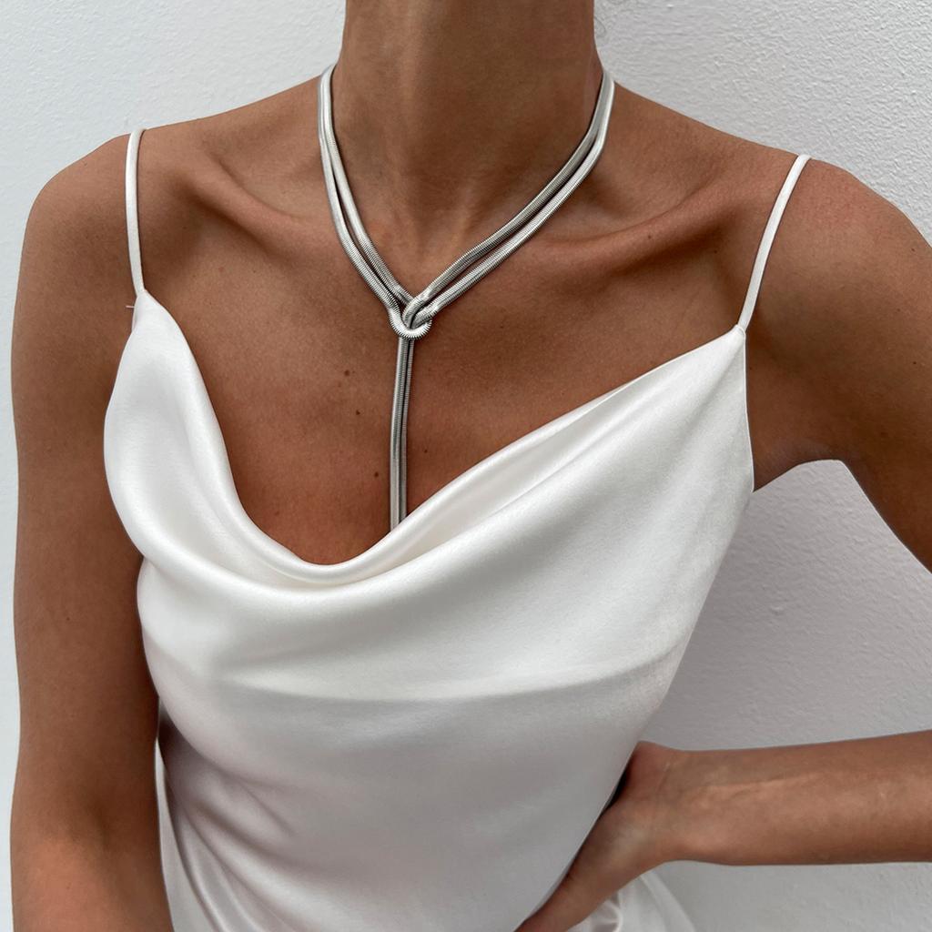 Hip-Hop Style Woven Snake Bone Chain Necklace Female, Cold Wind Metal Knotted Chain Collarbone Necklace