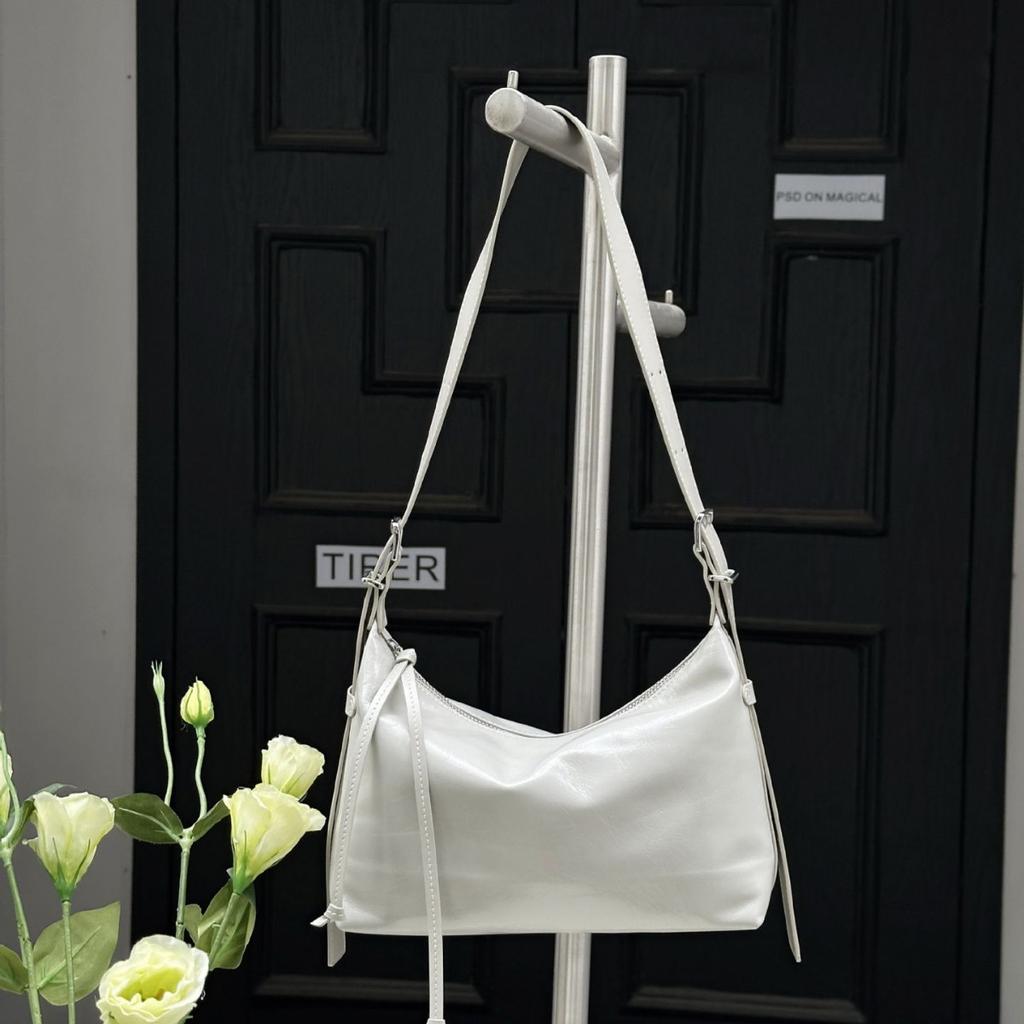 Cowhide Shoulder Women's Bag Mobile Phone Messenger Women's Fashion, Simple and Generous Practical Solid Color Soft Leather Bag