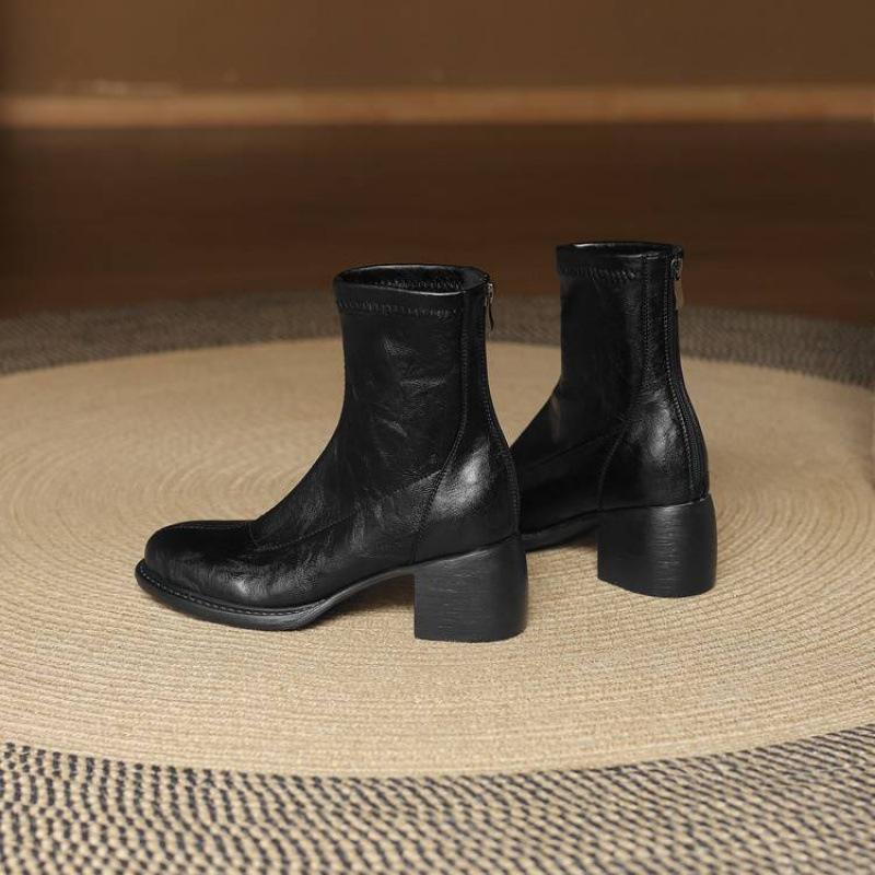 Autumn and Winter Leather Women's Large-size Martin Boots Round Head Korean Version Comfortable Rear Zipper High Heel Solid Color New Medium Boots