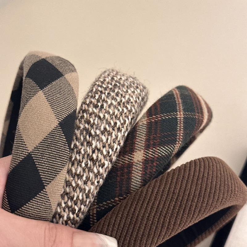 A Must-have for The Autumn and Winter Atmosphere, This Wide-brimmed Sponge High-top Checkered Headband