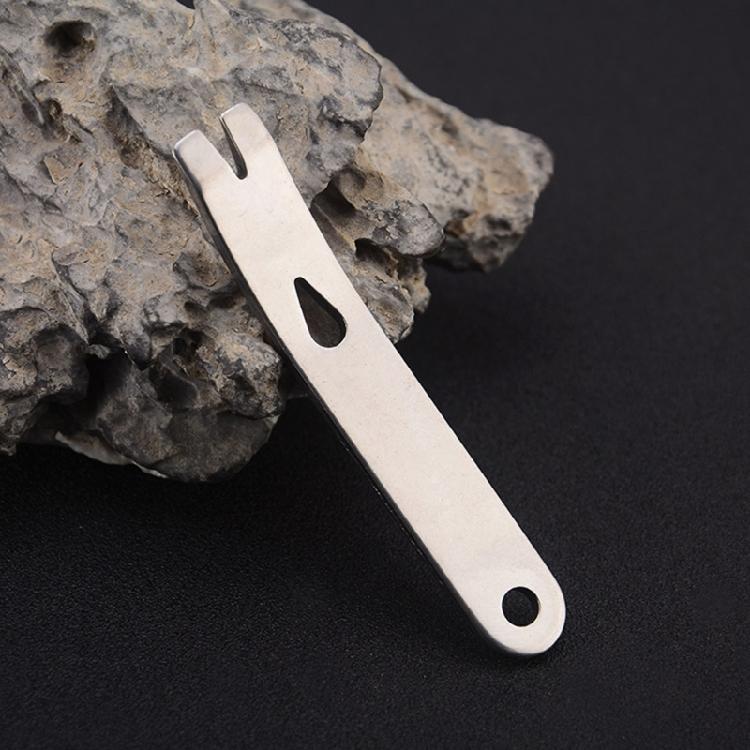 Outdoor Tool Wrenches Pocket Pry Bar Self Defences Security Gadget Pendants for Camping and Hiking Outdoor Utility