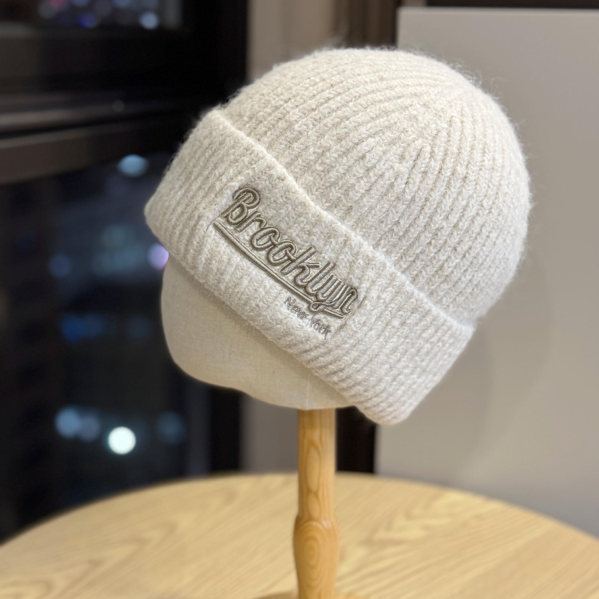 

New vintage letter embroidered knitted hat for women, autumn and winter warm ear-protecting pullover hat, couple s woolen hat for men Adult54-60Average Size бежевый