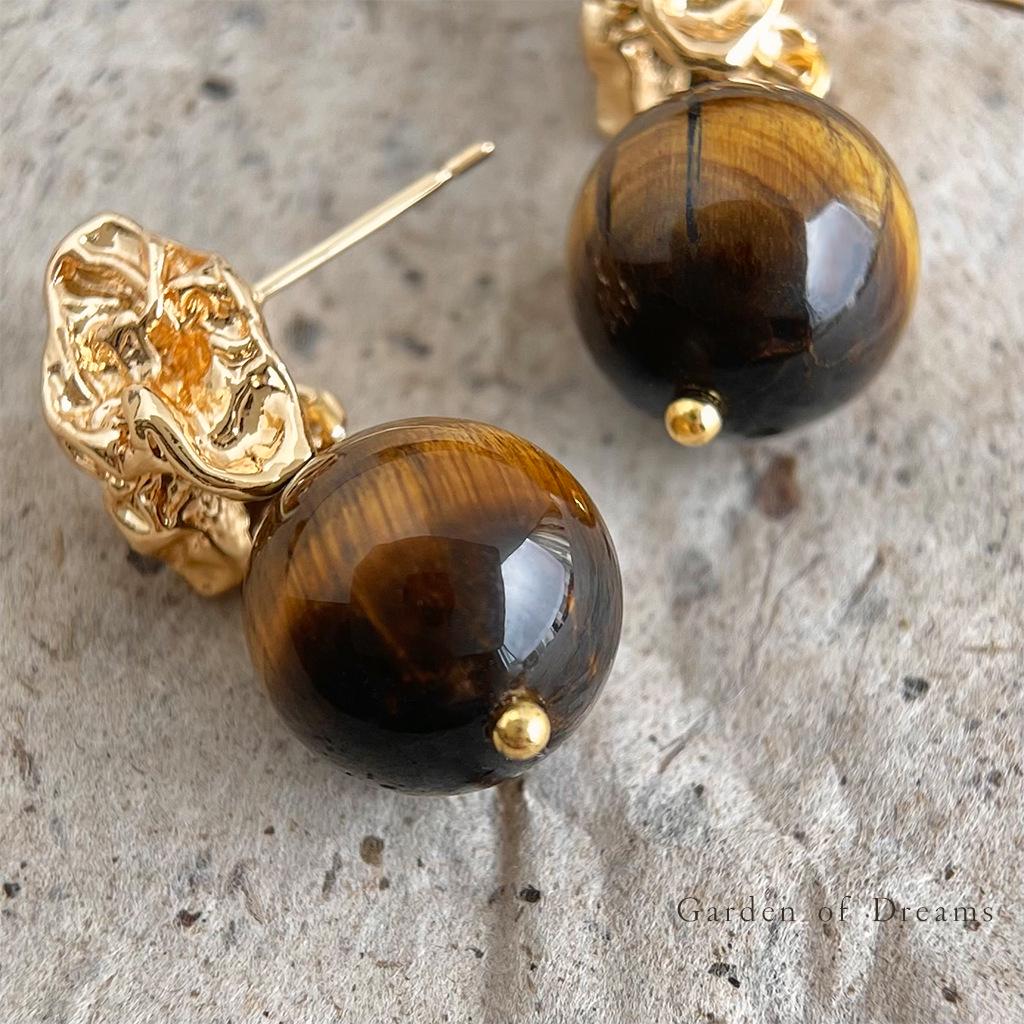 

Retro Chinese Tiger Eye Stud Earrings: High-End French Light Luxury with Liquid Texture