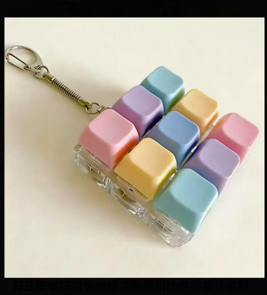 Beleuchtet LED Tastatur Schlüsselanhänger Fidget Spielzeug Clicker Sensorisches Spielzeug Stressabbau für Tastatur Schlüsselanhänger Fidget Gadget für Erwachsene Spielzeug