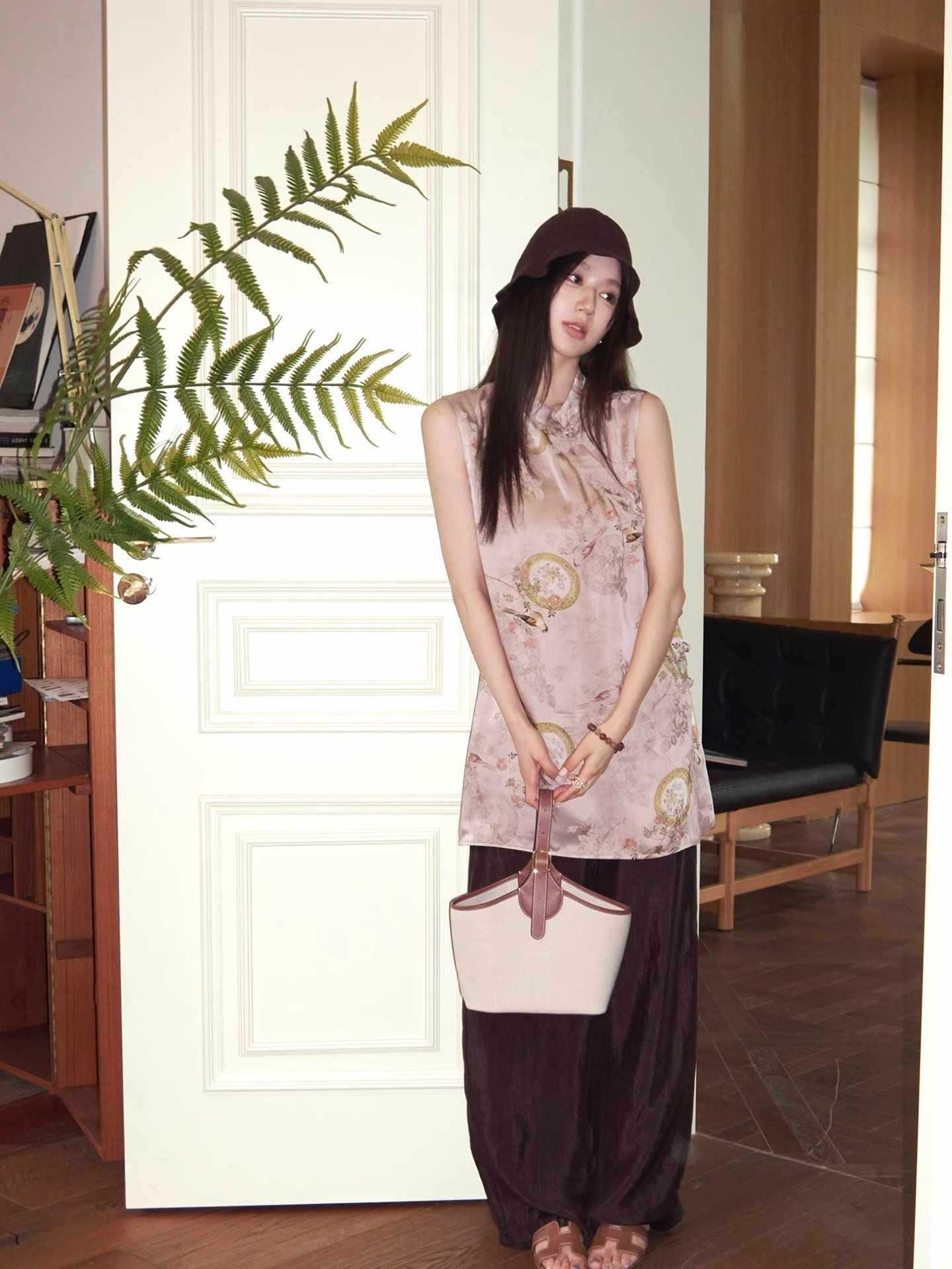 

New Arrival 2025 Xiangyunsha Imitation Gauze Women s Shirt: Double-Sided, Two-Color, Versatile, New Chinese Style with a Printed Design for Summer XLarge рожевий/перлинний