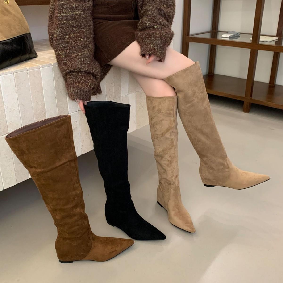 

2025 осень и зима новые остроносые высокие трубы тонкие до колена рыцарские на внутренней танкетке женские сапоги сапоги для верховой езды 39 коричневый