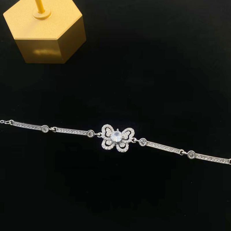 Light Luxury Zircon Butterfly Bracelet: Women s Elegant, Versatile Accessory.