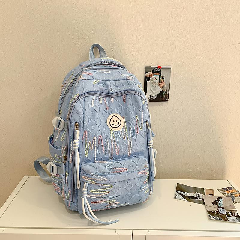 Minority Junior High School Girls Have A High Sense of Design  High School Students  Female College Students and Children's Backpacks.