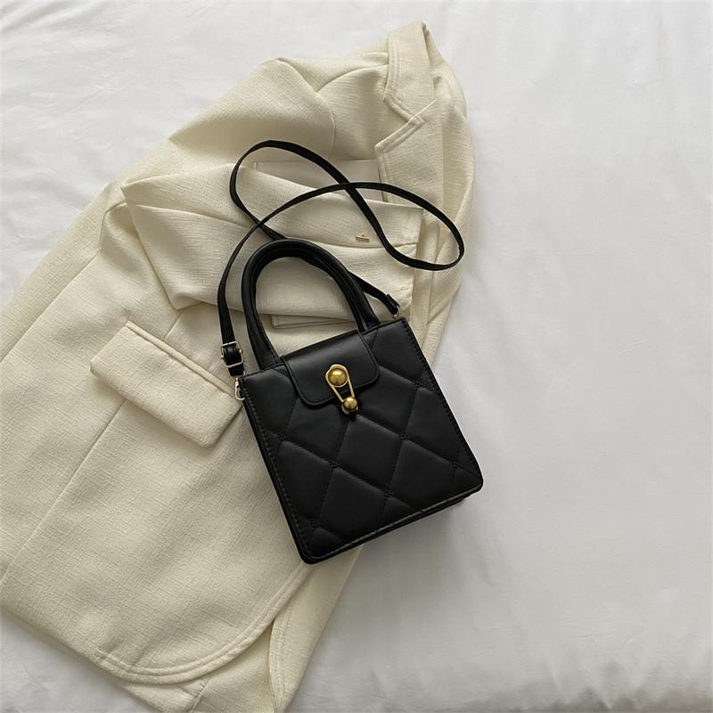 

Chic Black Pu Small Square Bag For Women With Stylish Quilted Design And Casual Appeal чёрный